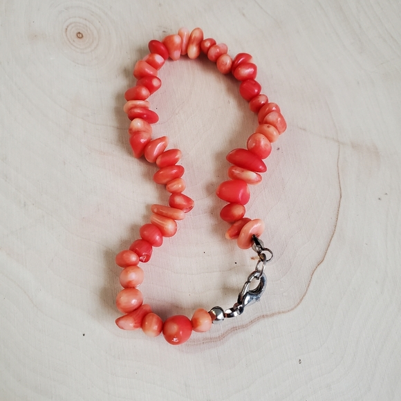 Vintage Jewelry - Vibrant Coral Stretch Bracelet: A Natural Statement of Elegance